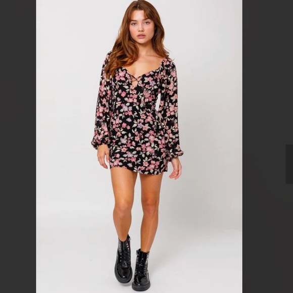 Le Lis Collection Black Floral Balloon Sleeve Mini Dress Size Small